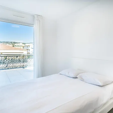 Apartment Somptuous Penthouse On Palm Beach Cannes