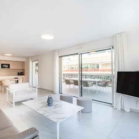 Apartment Somptuous Penthouse On Palm Beach *